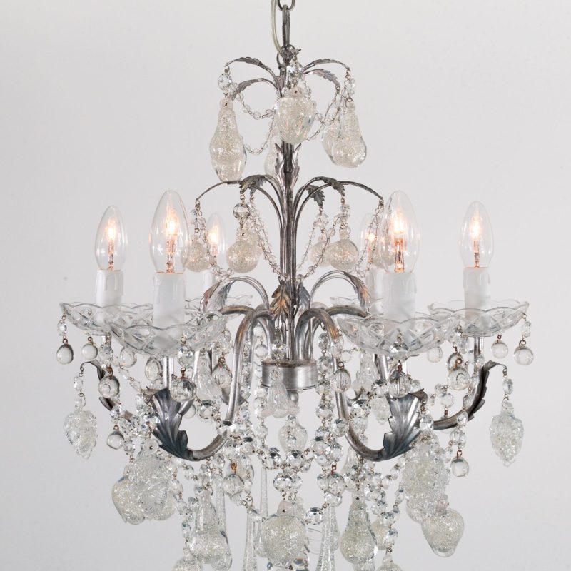 Lampadario mod. 347/5 luci argento, cm 50xh55 . Struttura in ferro battuto decorata con foglia argento e frutta di vetro cristallo con foglia argento incamiciata.